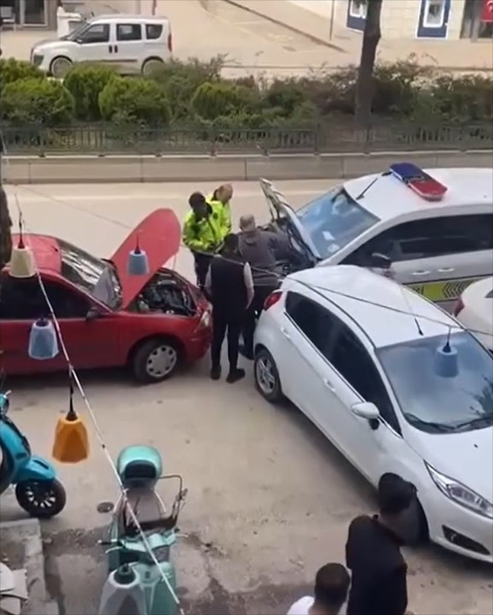 Bilecik İl Emniyet Müdürlüğüne bağlı Trafik Tescil ve Denetleme Şube Müdürlüğü ekipleri, yolda...