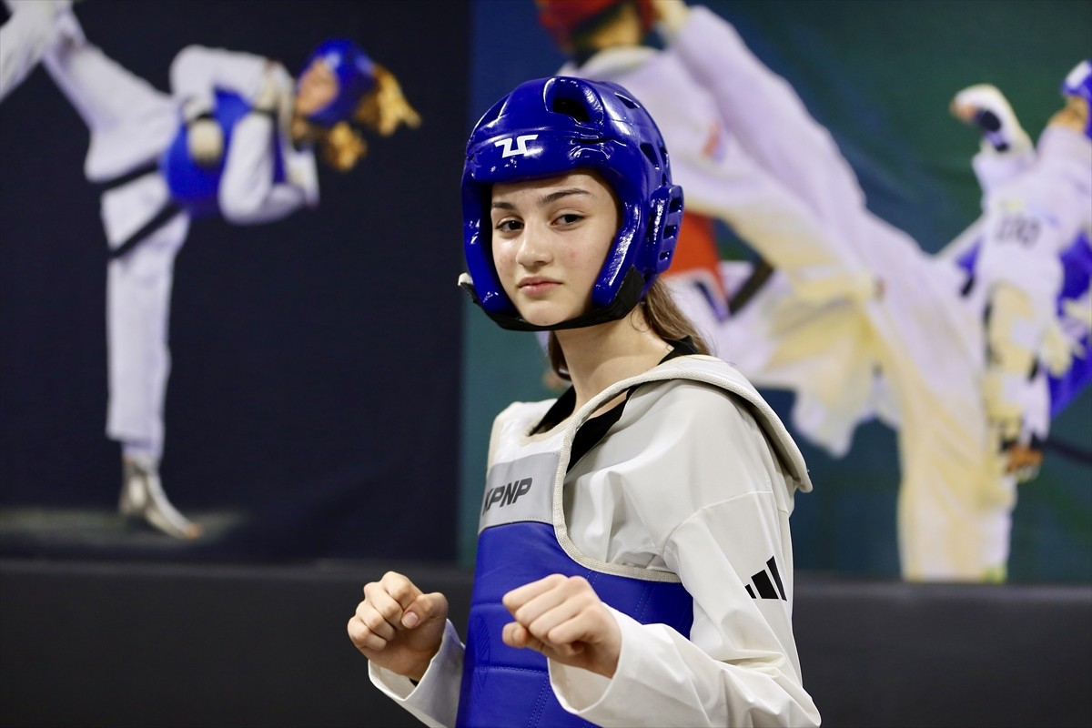 Birleşik Arap Emirlikleri'nde (BAE) düzenlenen Dünya Yıldızlar Tekvando Şampiyonası'nda altın...