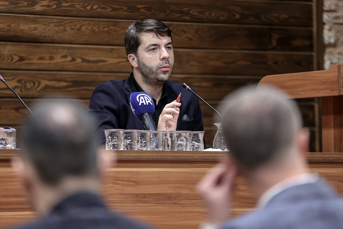 Birlik Vakfı Bursa Şubesinde Gençlik ve Spor Bakanlığı Gençlik Hizmetleri Genel Müdürü Dr. Enes...