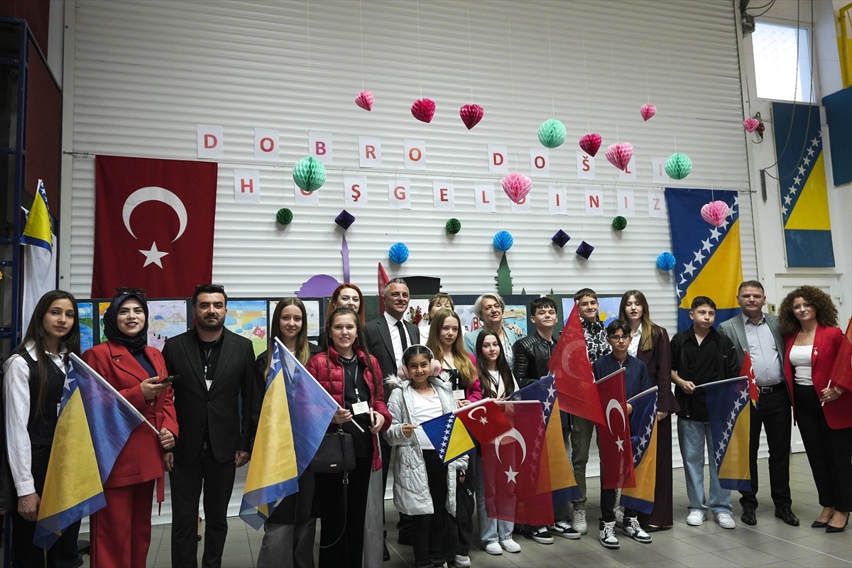 Bosna Hersek'in başkenti Saraybosna'daki Kovacici İlkokulu, "kardeş okul" protokolü yaptıkları...