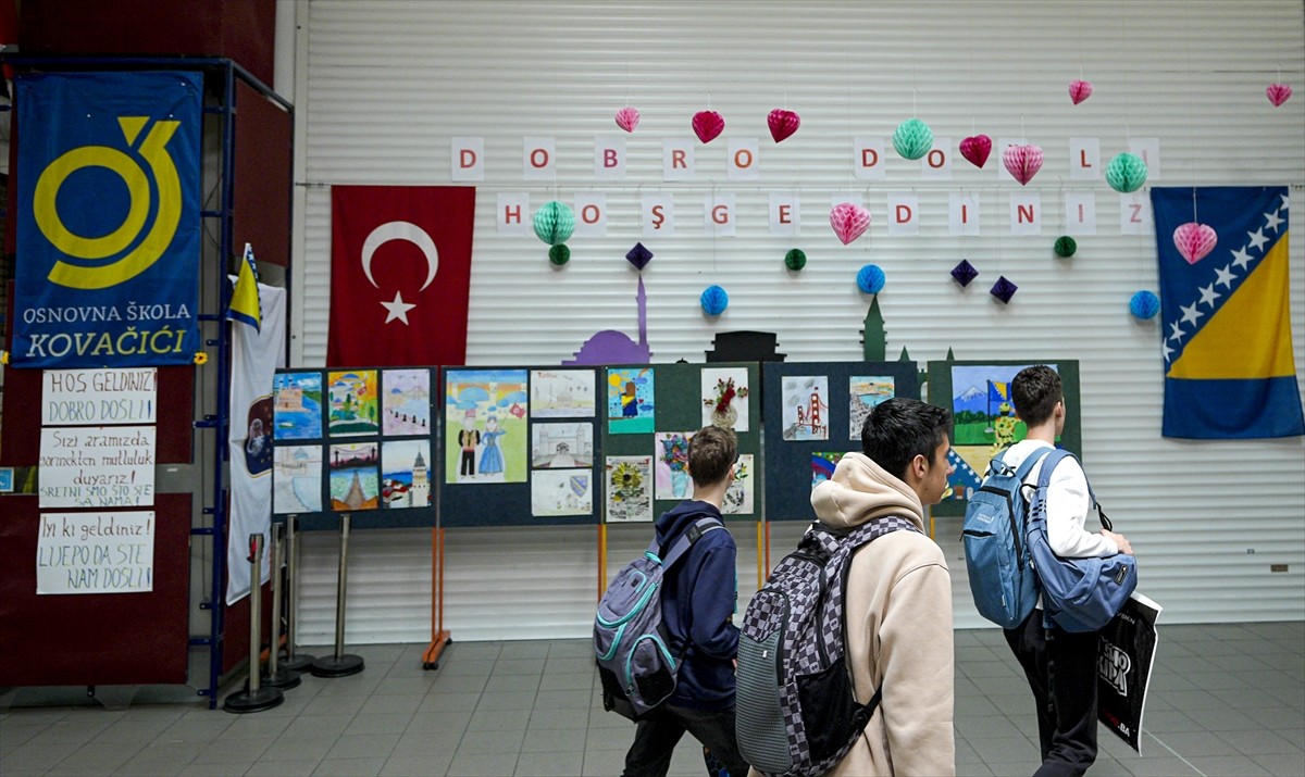Bosna Hersek'in başkenti Saraybosna'daki Kovacici İlkokulu, "kardeş okul" protokolü yaptıkları...