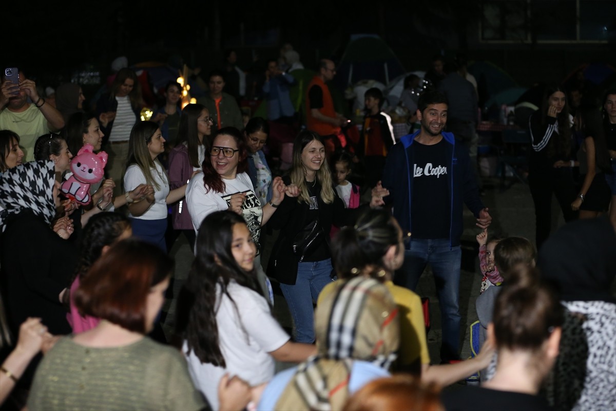 Bursa'da, BTSO Sait Ete İlkokulu yönetimince düzenlenen "çadır kampı" etkinliği, öğrenci ve...