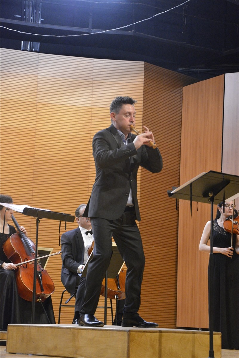 Bursa Bölge Devlet Senfoni Orkestrası'nın (BBDSO) düzenlediği "Venedik Bahçeleri" konserinde Barok...