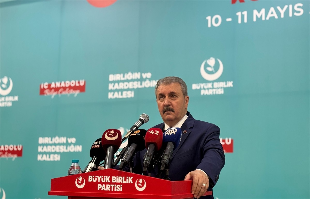 Büyük Birlik Partisi (BBP) Genel Başkanı Mustafa Destici,  partisinin Konya Esnaf ve Sanatkarlar...
