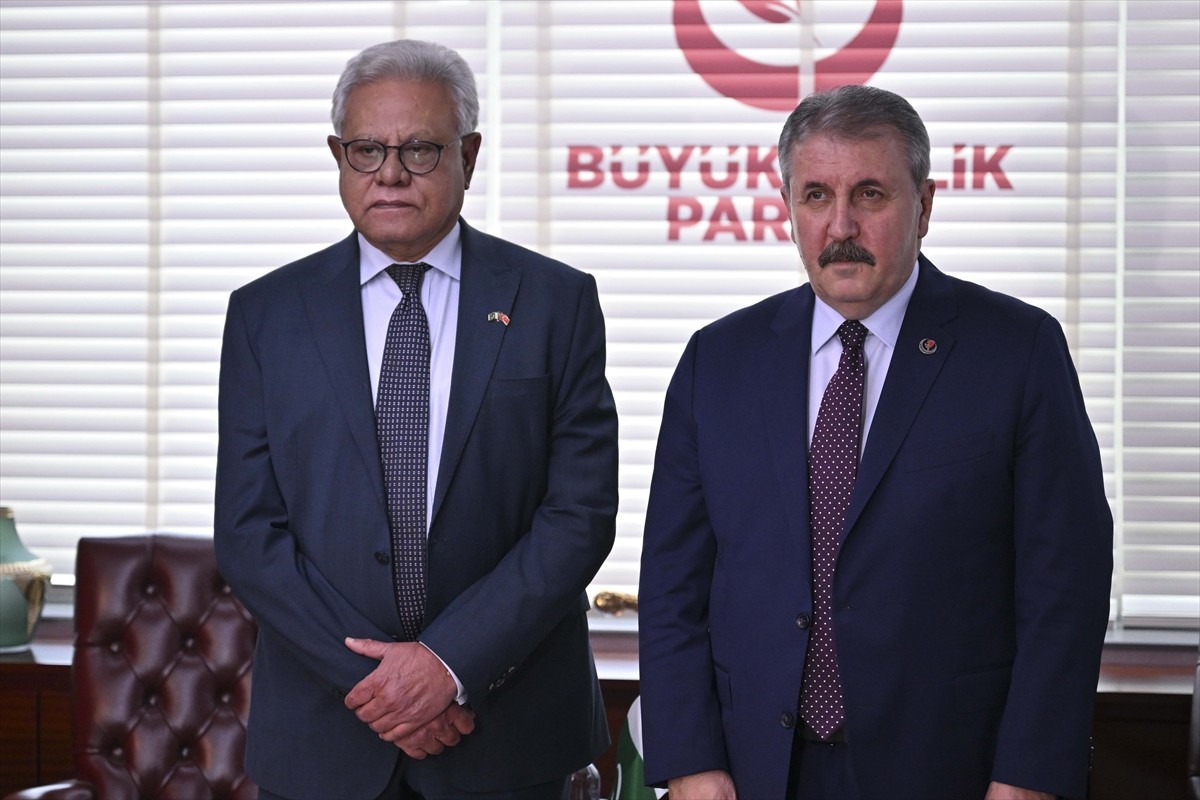 Büyük Birlik Partisi (BBP) Genel Başkanı Mustafa Destici (sağda), Pakistan'ın Ankara Büyükelçisi...