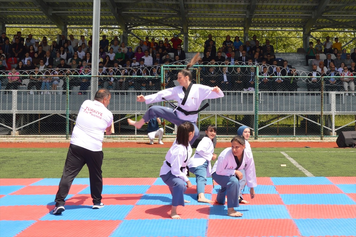 Büyük Önder Gazi Mustafa Kemal Atatürk'ün Milli Mücadele'yi başlatmak için 19 Mayıs 1919'da...
