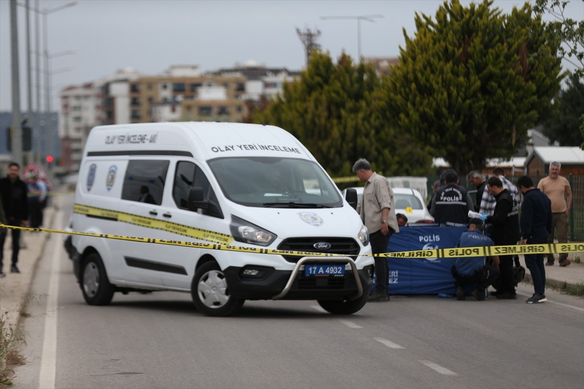 Çanakkale'de bir kadın, boşanma aşamasındaki eşi tarafından başından silahla vurularak öldürüldü....