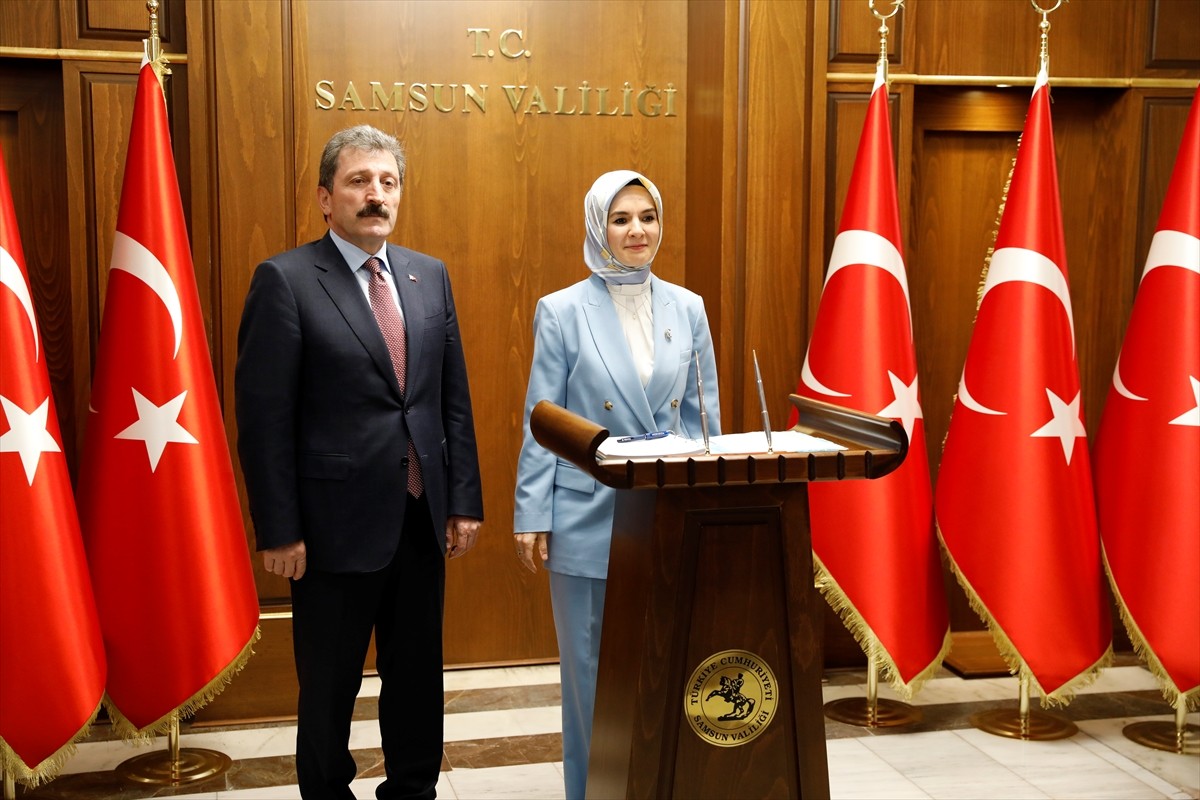 Çeşitli temaslarda bulunmak üzere Samsun'a gelen Aile ve Sosyal Hizmetler Bakanı Mahinur Özdemir...