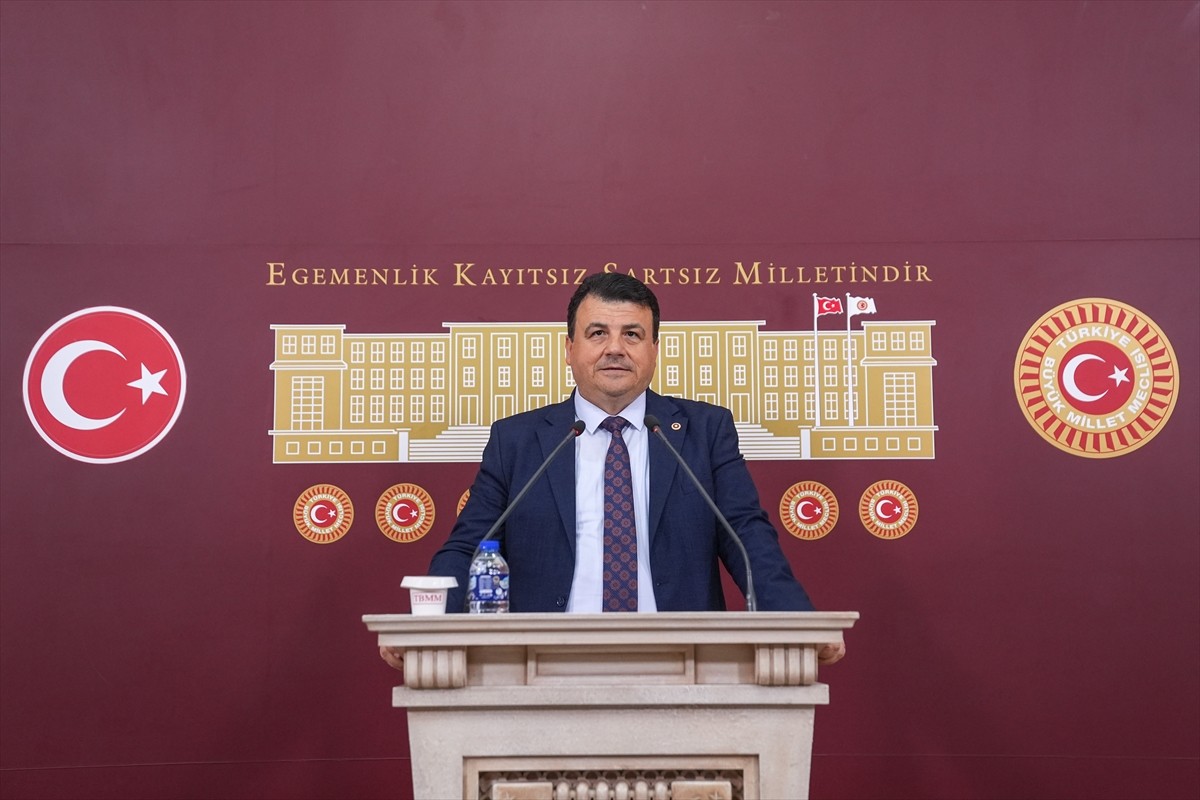 CHP Bursa Milletvekili Hasan Öztürk, TBMM'de basın toplantısı düzenledi.