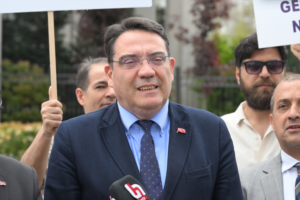 CHP Genel Başkan Yardımcısı Yankı Bağcıoğlu, Ordu Yardımlaşma Kurumu (OYAK) Genel Müdürlüğü önünde...