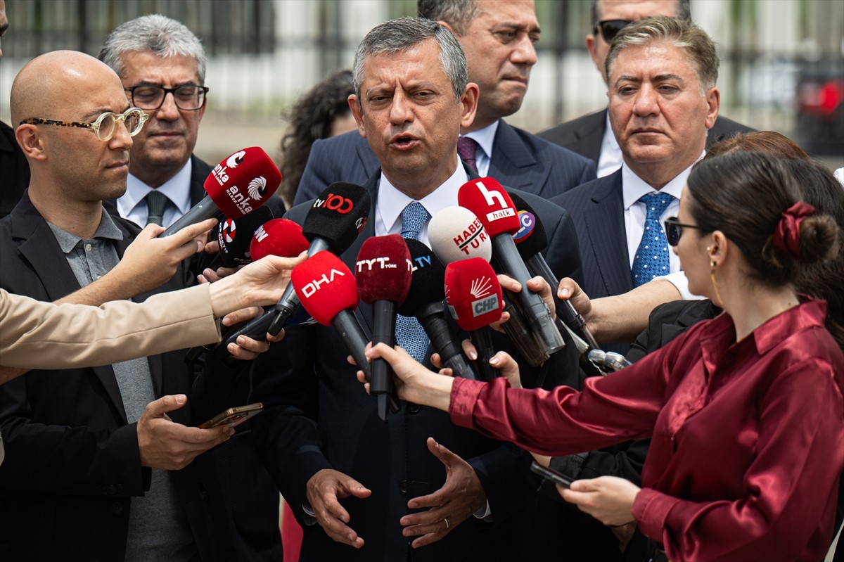 CHP Genel Başkanı Özgür Özel, Anayasa Mahkemesi (AYM) Başkanı Kadir Özkaya'yı ziyaretinin...
