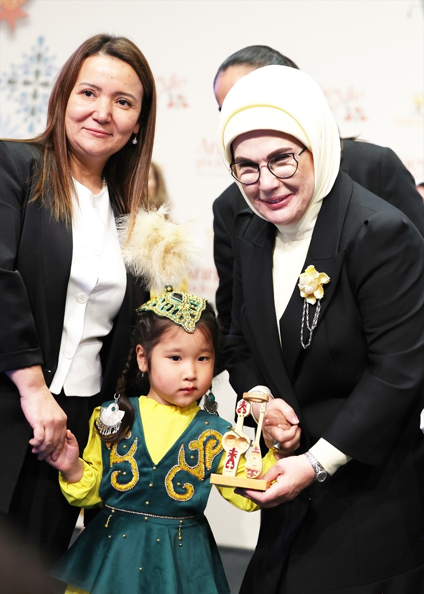 Cumhurbaşkanı Recep Tayyip Erdoğan'ın eşi Emine Erdoğan, AK Parti Genel Merkez Kadın Kolları...