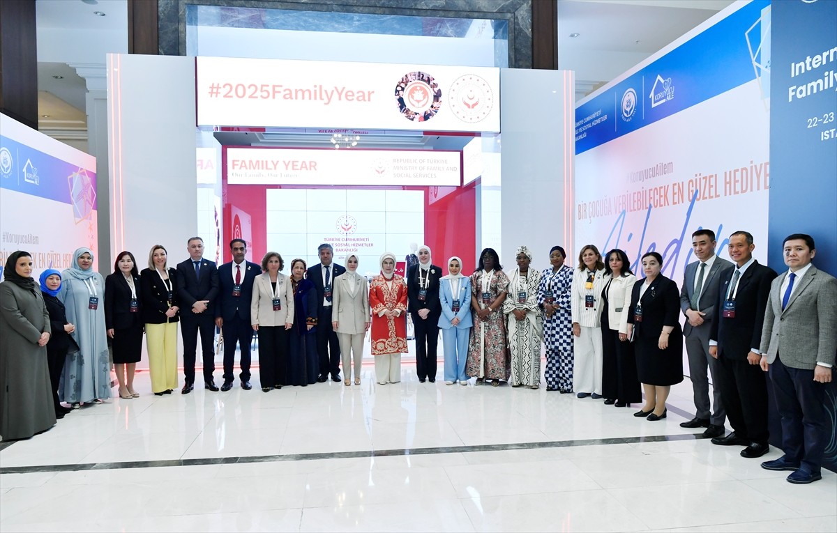 Cumhurbaşkanı Recep Tayyip Erdoğan'ın eşi Emine Erdoğan, İstanbul'un Şişli ilçesinde bir otelde...