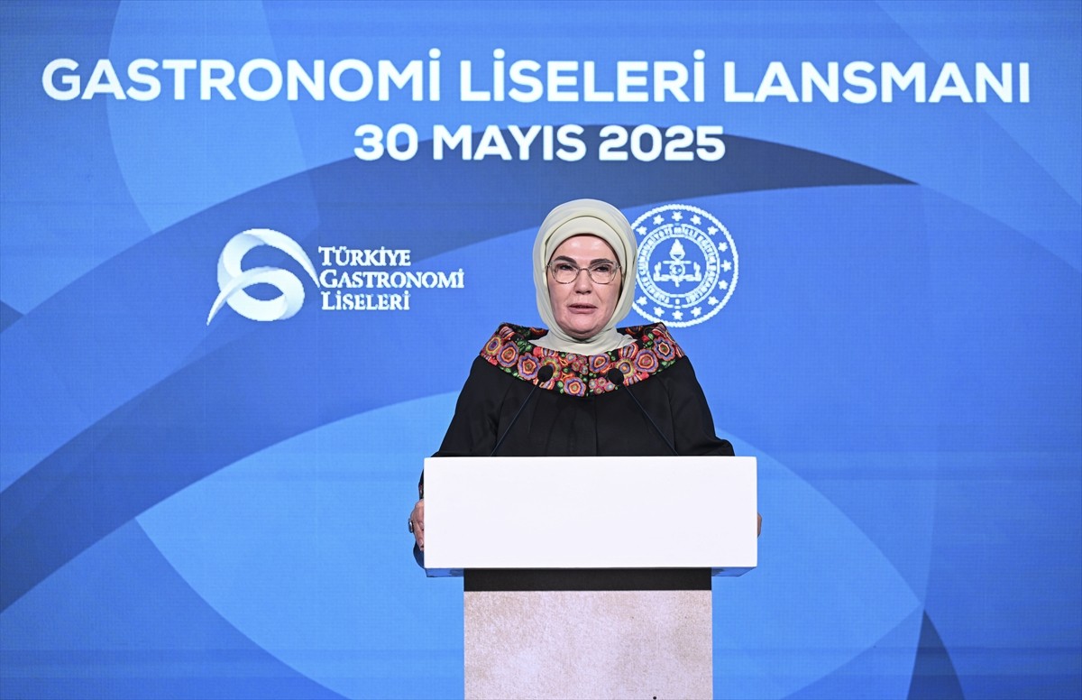 Cumhurbaşkanı Recep Tayyip Erdoğan'ın eşi Emine Erdoğan, Milli Eğitim Bakanlığınca hayata...