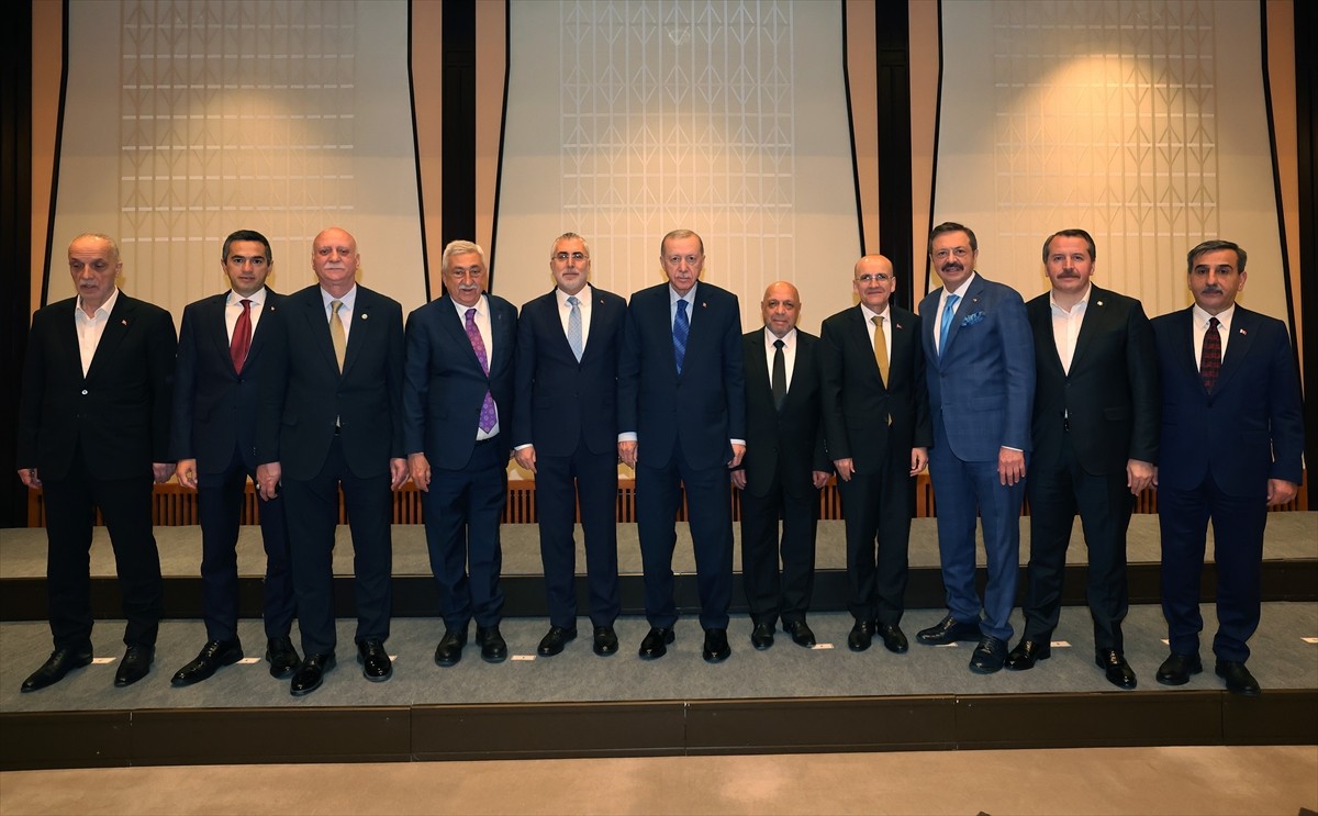 Cumhurbaşkanı Recep Tayyip Erdoğan, 1 Mayıs Emek ve Dayanışma Günü dolayısıyla işçi, memur ve...