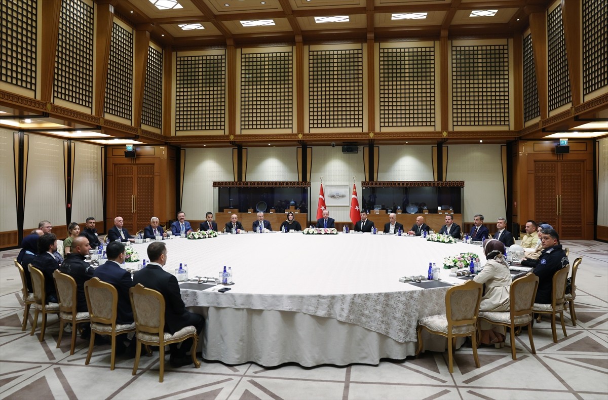 Cumhurbaşkanı Recep Tayyip Erdoğan, 1 Mayıs Emek ve Dayanışma Günü dolayısıyla işçi, memur ve...