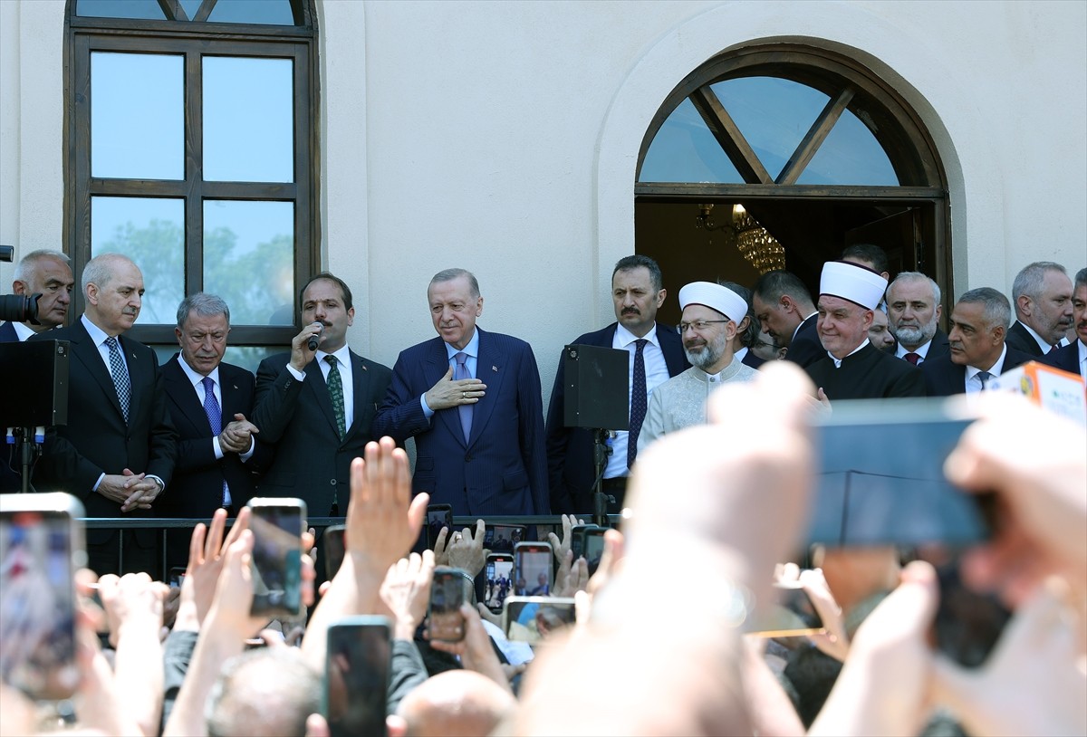 Cumhurbaşkanı Recep Tayyip Erdoğan, İstanbul'un Sarıyer ilçesinde restorasyonu tamamlanan...