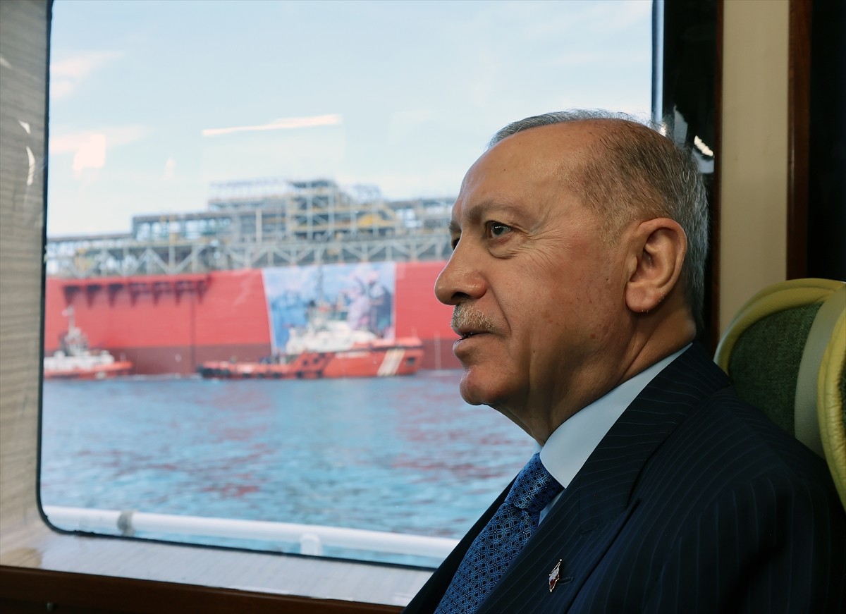 Cumhurbaşkanı Recep Tayyip Erdoğan, Türkiye'nin ilk yüzer doğal gaz üretim platformu (FPU) Osman...