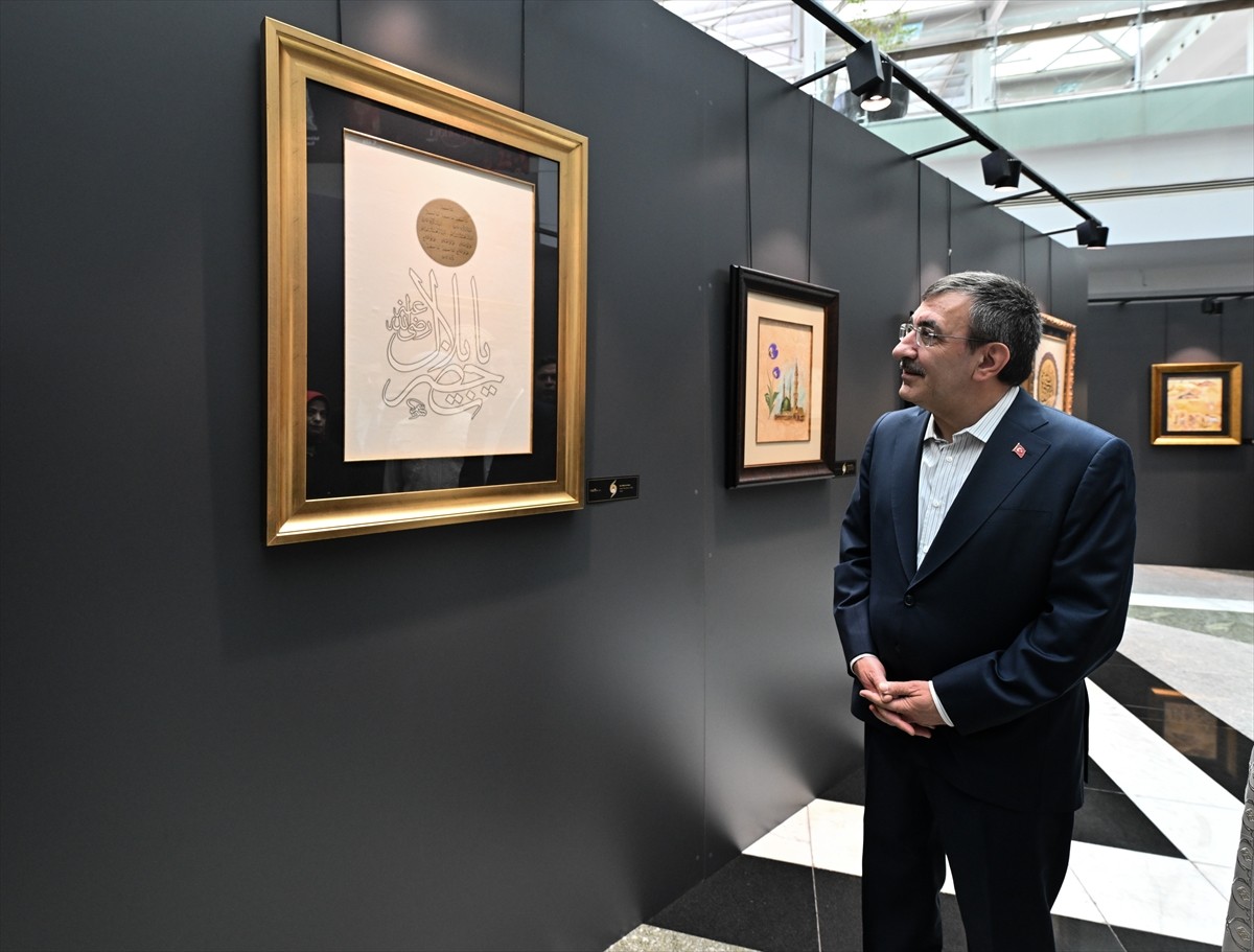 Cumhurbaşkanı Yardımcısı Cevdet Yılmaz (solda), Diyanet İşleri Başkanlığı ve Türkiye Diyanet Vakfı...