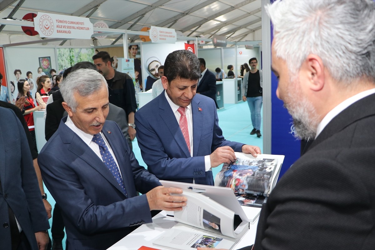 Cumhurbaşkanlığı İletişim Başkanlığı koordinasyonunda gençlere yönelik düzenlenen "Devlet...