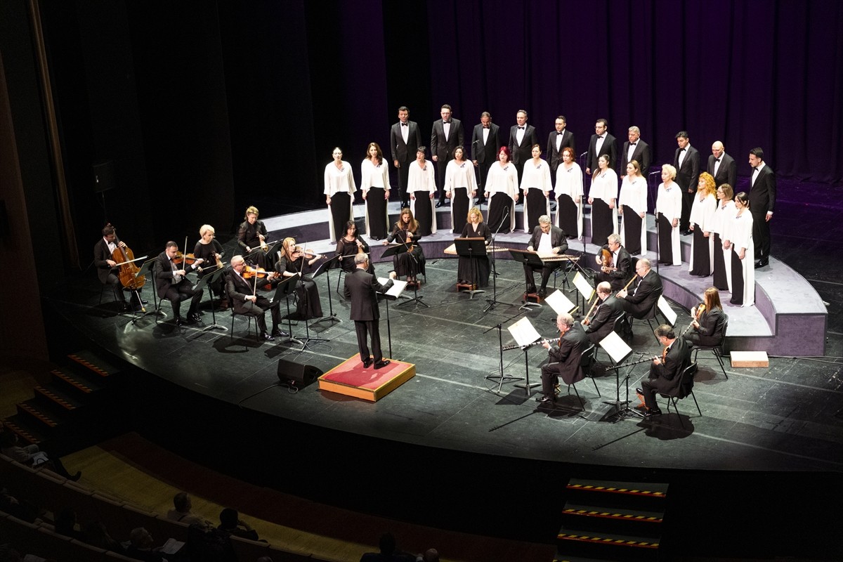 Cumhurbaşkanlığı Klasik Türk Müziği Korosu, 18 Mayıs'ta Atatürk Kültür Merkezi Tiyatro Salonu'nda...