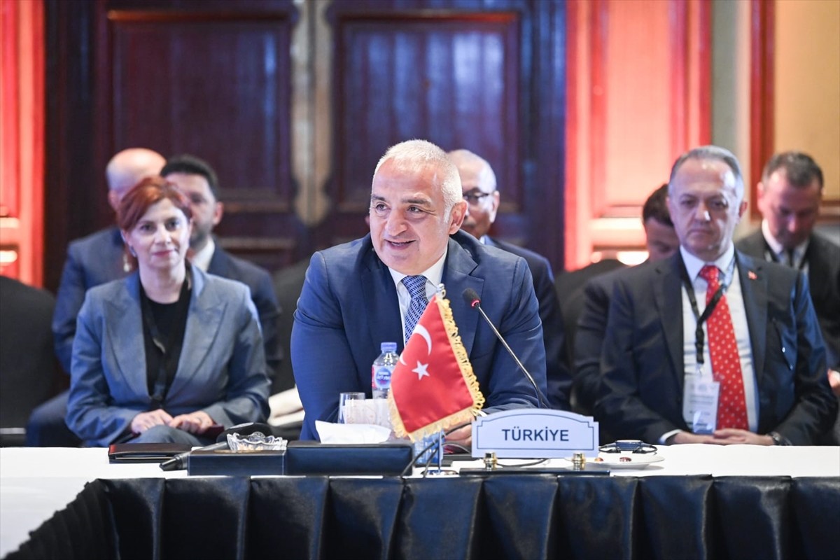 D8 Turizm Bakanları Toplantısı, Mısır'ın başkenti Kahire'de yapıldı. Toplantıda, "D8 Yılın Turizm...
