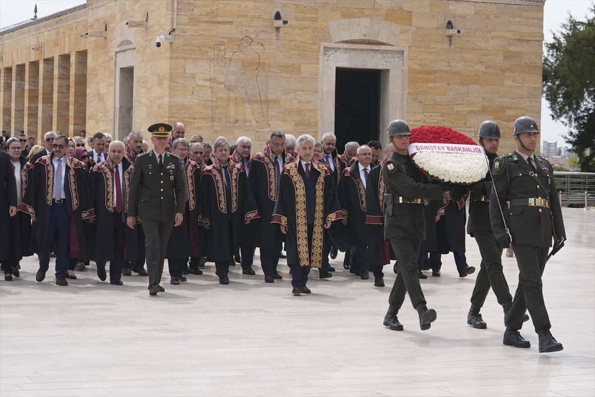 Danıştay Başkanı Zeki Yiğit ve beraberindeki heyet, Danıştayın kuruluşunun 157. yıl dönümü ve...