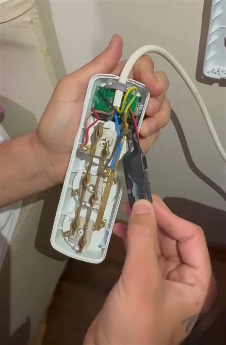 Denizli'nin Pamukkale ilçesinde günlük kiralanan evde kalanların görüntülerini gizlice kaydettiği...