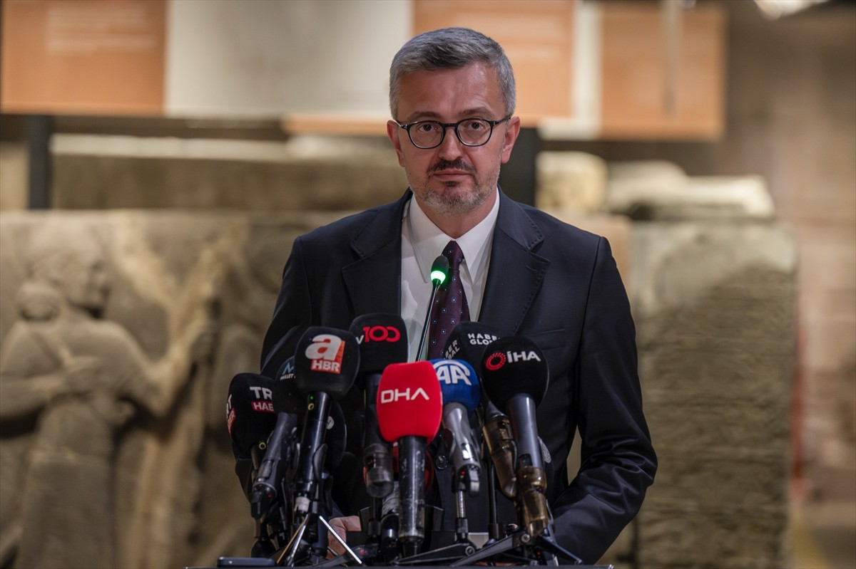 Dışişleri Bakan Yardımcısı Burhanettin Duran (fotoğrafta), Ankara Bilim Üniversitesi İslamofobi...