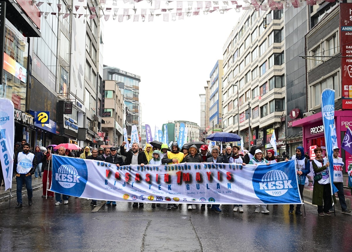 DİSK, KESK, TMMOB ve TTB öncülüğünde bir araya gelenler, 1 Mayıs Emek ve Dayanışma Günü'nü Kadıköy...
