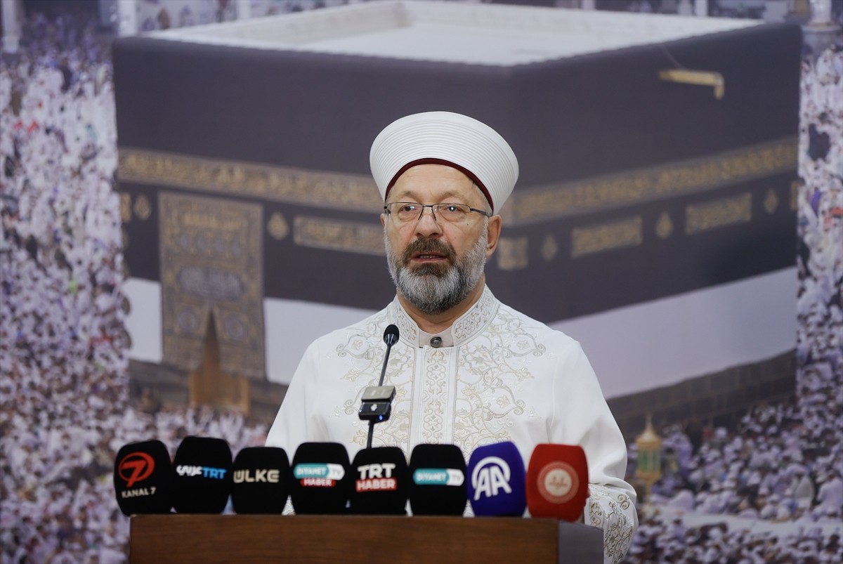 Diyanet İşleri Başkanı Ali Erbaş, Mekke Din Hizmetleri Ataşeliğinde düzenlenen 2025 Yılı Hac...