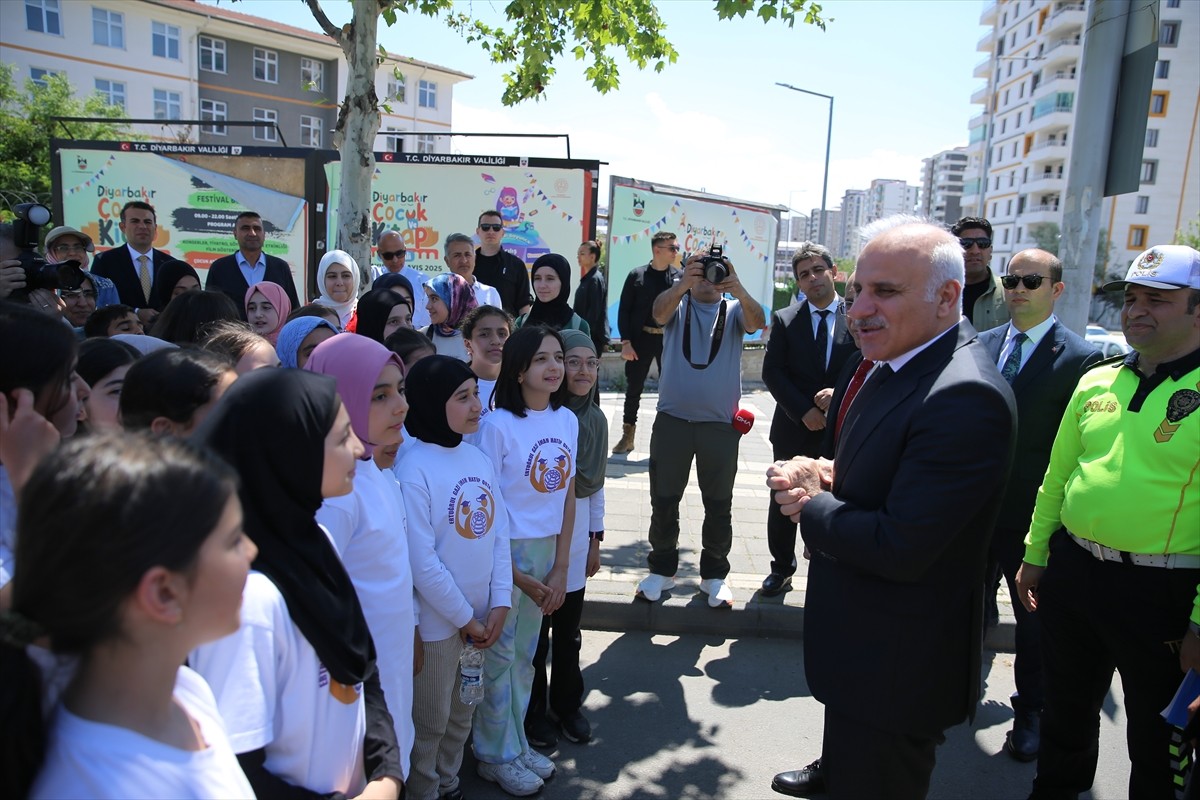 Diyarbakır'da "Karayolu Trafik Güvenliği Haftası" dolayısıyla etkinlik gerçekleştirildi.