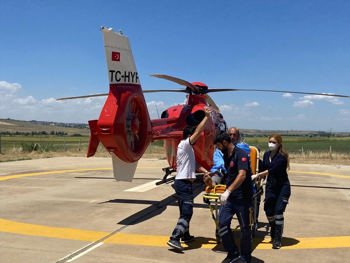 Diyarbakır'ın Kulp ilçesinde vücudunda yanık oluşan kişi ambulans helikopterle hastaneye...