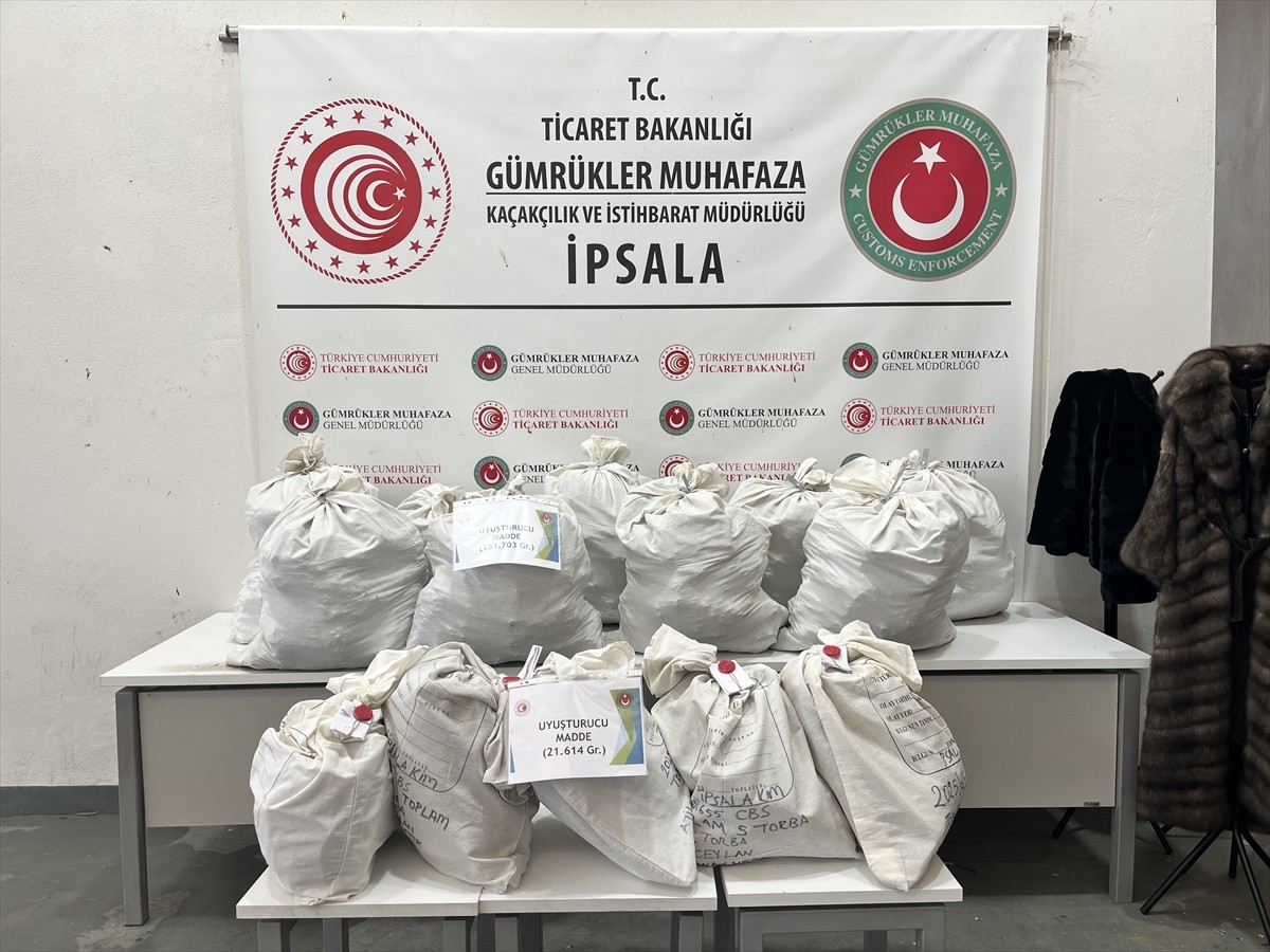 Edirne İpsala Sınır Kapısı'nda düzenlenen 4 ayrı operasyonda, 173 kilo 317 gram uyuşturucu, 10...