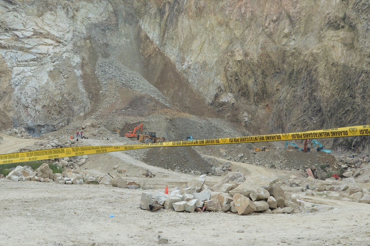 Endonezya'nın Batı Cava eyaletindeki Cirebon bölgesindeki Gunung Kuda taş ocağında meydana gelen...