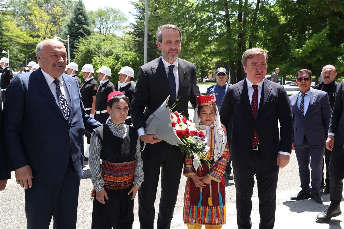 Enerji ve Tabii Kaynaklar Bakanı Alparslan Bayraktar, bazı programları dolayısıyla geldiği...