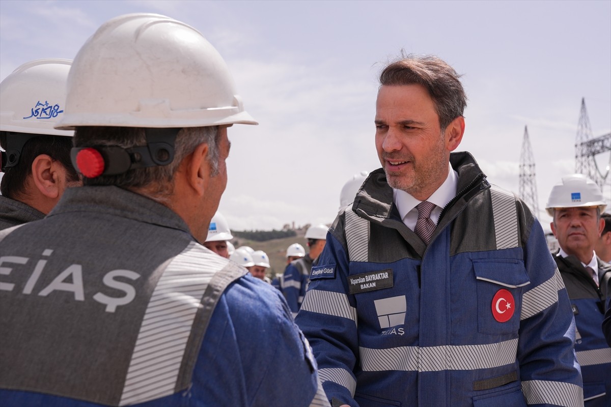Enerji ve Tabii Kaynaklar Bakanı Alparslan Bayraktar, Gölbaşı'ndaki Orta Anadolu Yük Tevzi ve...