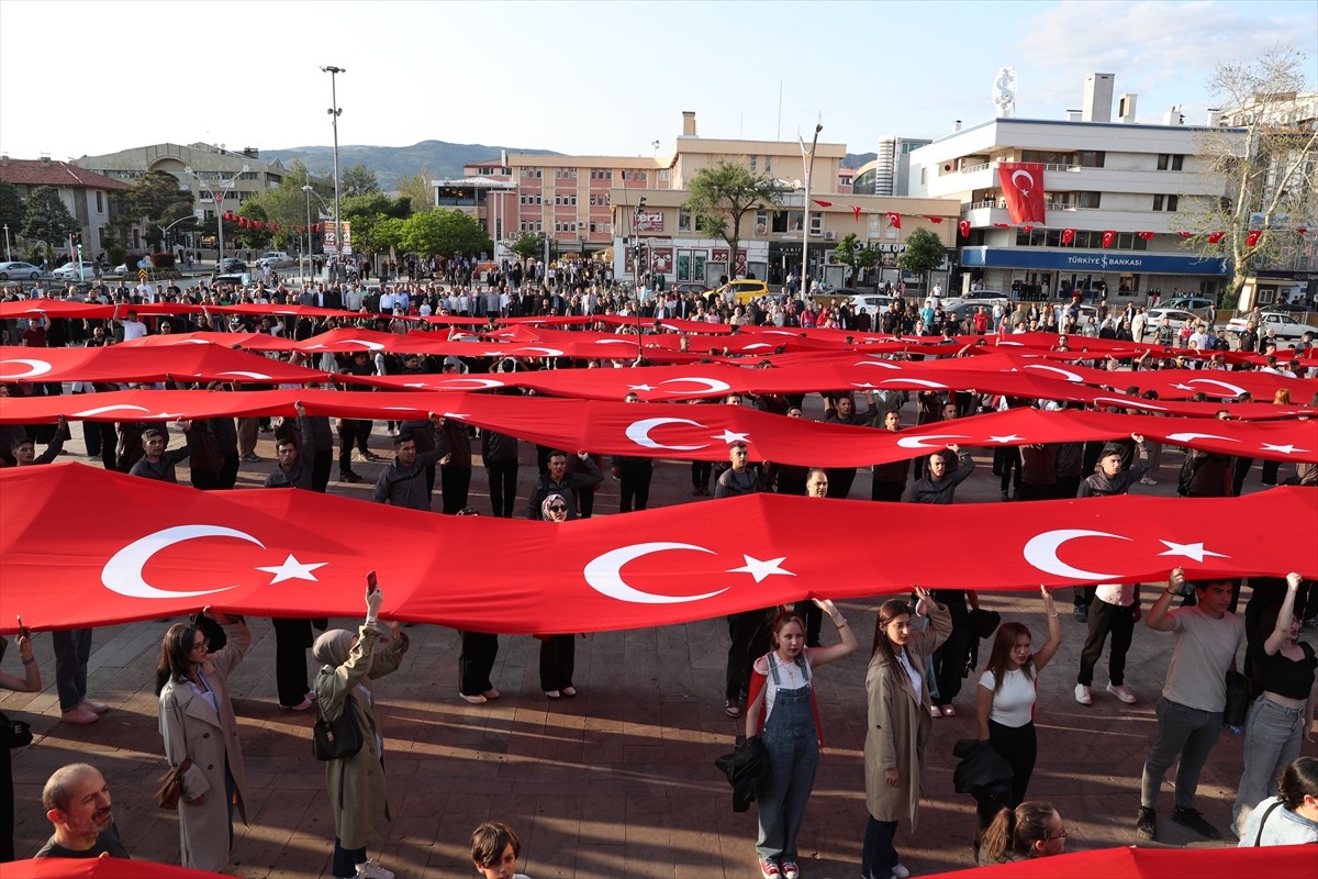 Erzincan'da, 19 Mayıs Atatürk'ü Anma, Gençlik ve Spor Bayramı etkinlikleri kapsamında bayrak ve...