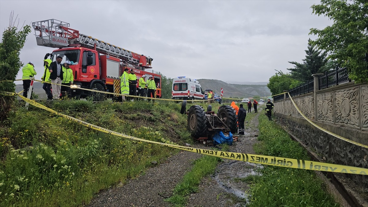 Erzincan'da traktörün devrilmesi sonucu sürücü hayatını kaybetti. Kaza yerine polis ve sağlık...