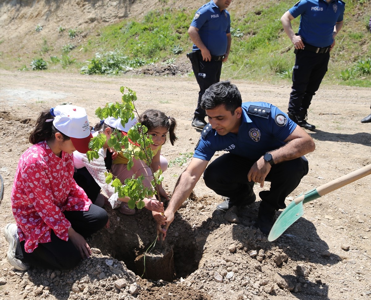 Erzurum'un Tortum ilçesinde, 2025 Aile Yılı etkinlikleri kapsamında yeni doğan bebekler için...