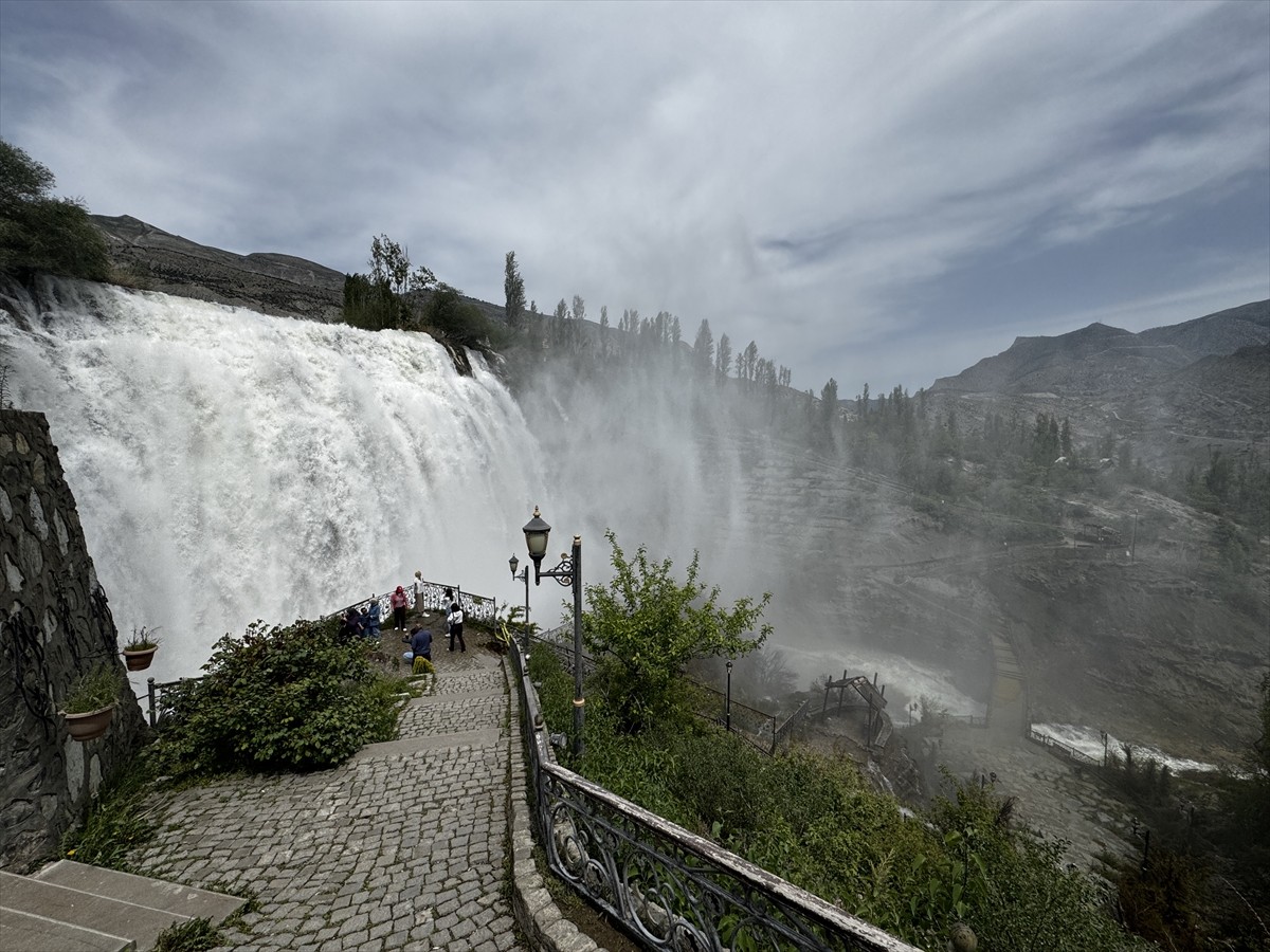 Erzurum'un Tortum ve Uzundere ilçelerinde düzenlenen "Kadrajımdan Tortum ve Uzundere'de Bahar"...