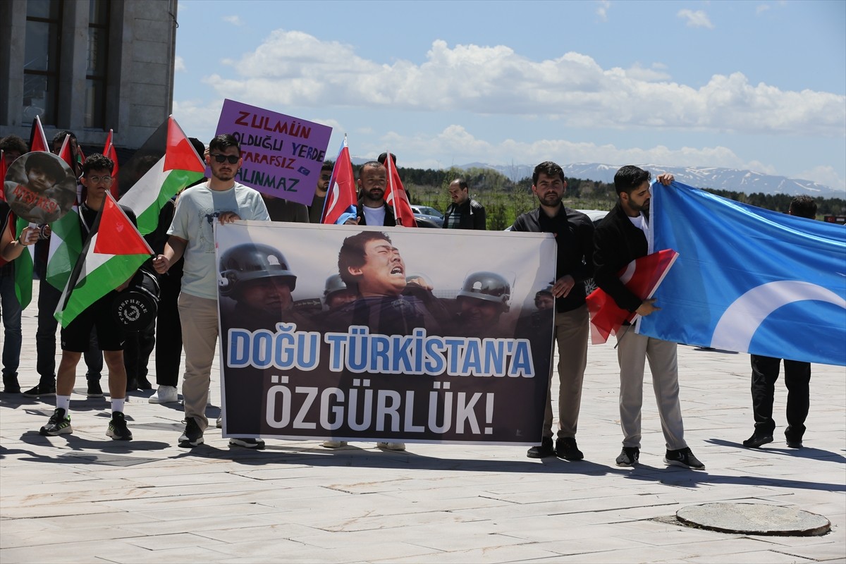 Erzurum Teknik Üniversitesi'nde, Filistin ile Doğu Türkistan'da yaşananlara tepki ve mazlumlara...