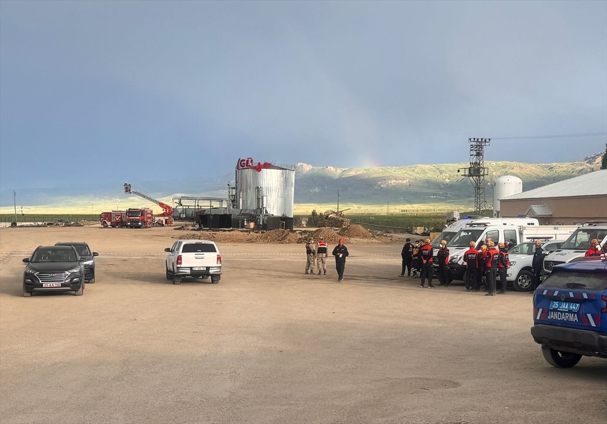 Erzurum’un Pasinler ilçesindeki asfalt üretim tesisinde meydana gelen patlamada 1 işçi öldü, 1...