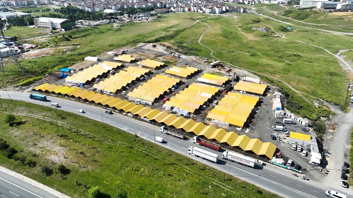 Esenyurt Belediyesi, Kurban Bayramı öncesinde vatandaşların kurbanlık alışverişlerini rahat, temiz...