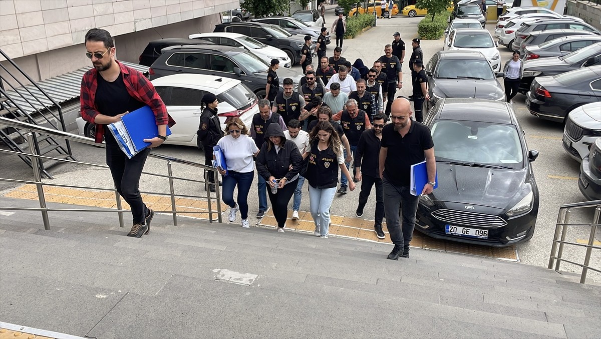 Eskişehir merkezli 3 ilde düzenlenen fuhuş operasyonunda 7 şüpheli gözaltına alındı.