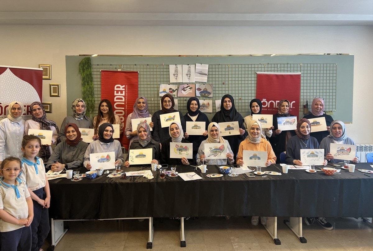 Eyüpsultan ÖNDER İmam Hatipliler Derneğince (ESÖNDER) "Renklerin ardında Gazze" temasıyla...