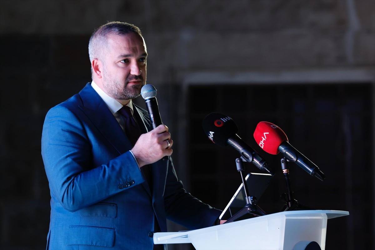 Galatasaray Lisesi, Çapa Fen Lisesi, Cağaloğlu Anadolu Lisesi, Pertevniyal Lisesi, Vefa Lisesi...