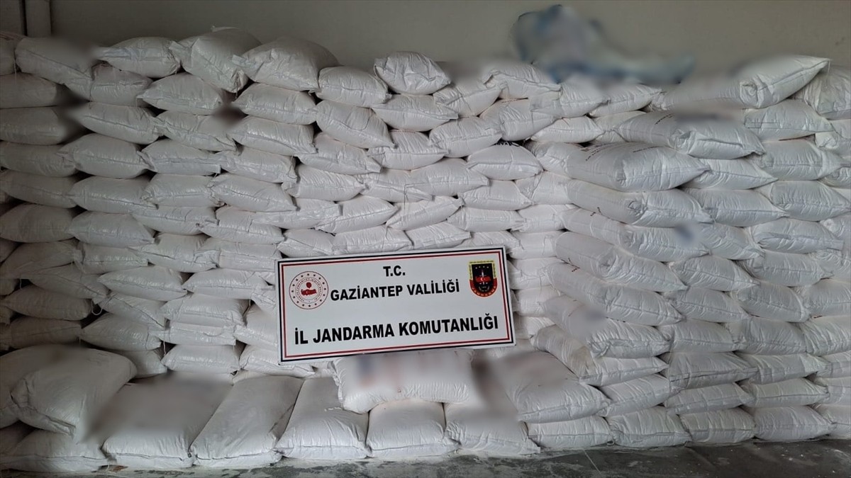 Gaziantep'in Şehitkamil ilçesinde, 3 ton 570 kilogram sahte deterjan ele geçirildi, 1 şüpheli...