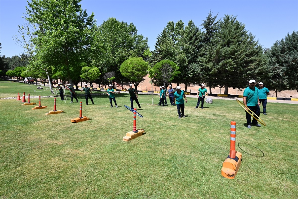 Gaziantep Doğal Yaşam Parkı personellerinden oluşan "kurban yakalama timi", Kurban Bayramı'nda...