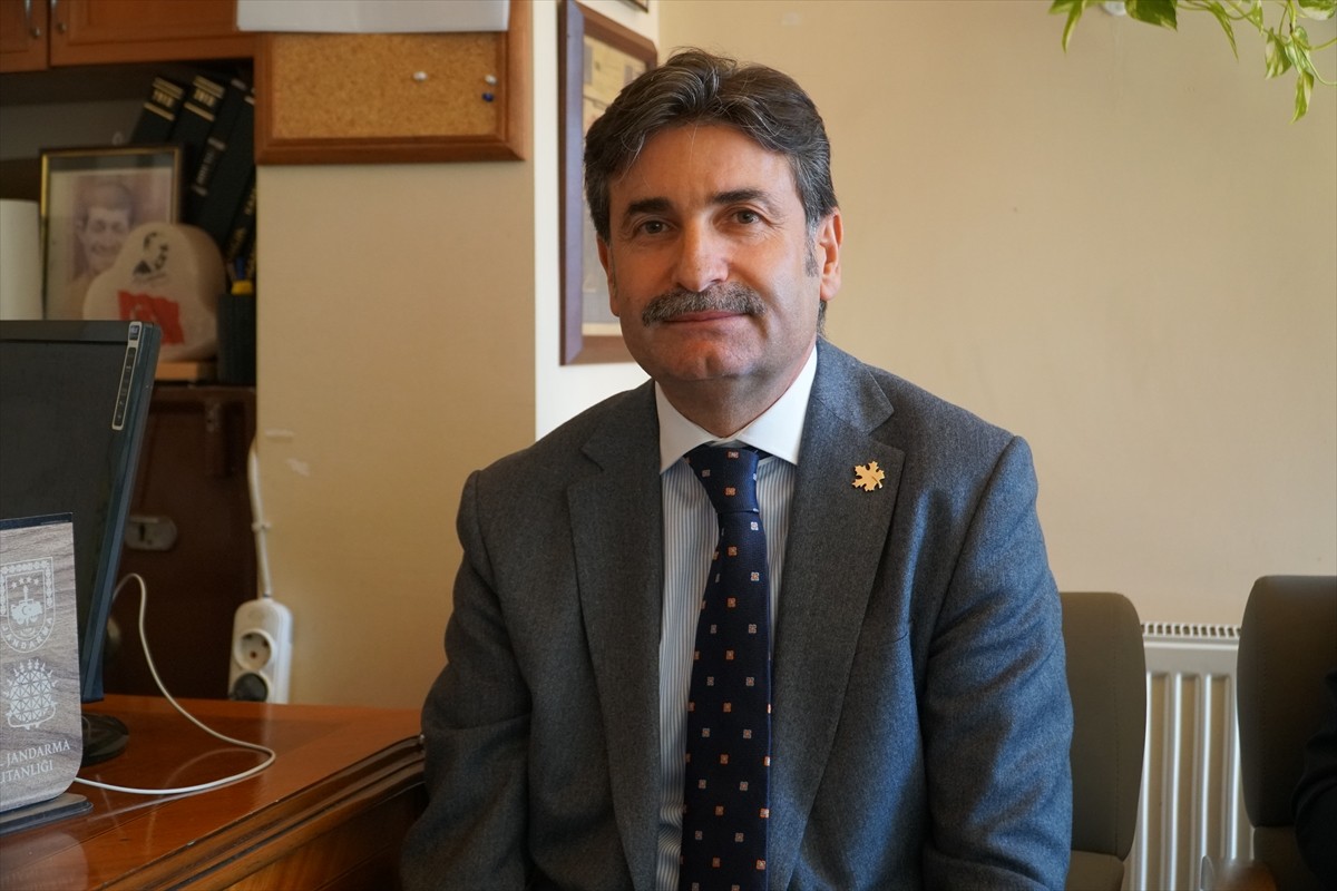 Gelecek Partisi Genel Başkan Vekili Ayhan Sefer Üstün (sağ 4), Çorum'un Osmancık ilçesinde...